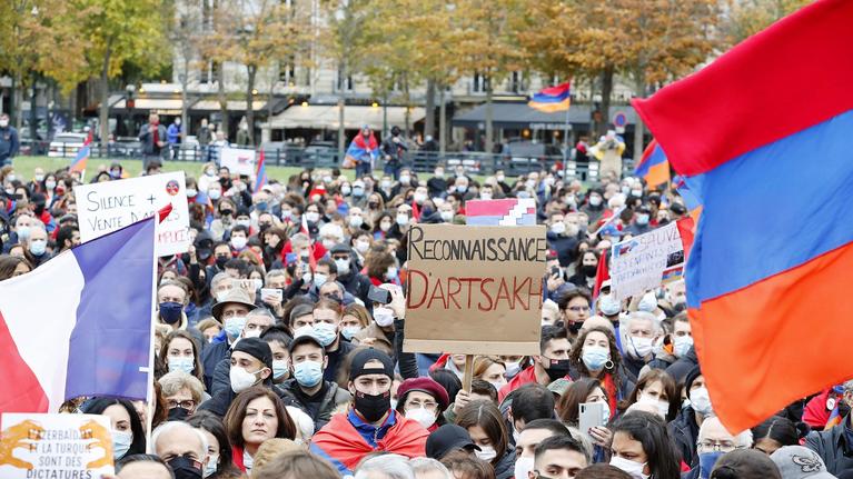 Marche organisée par le Conseil de coopération des arméniens de France (CCAF) pour demander la reconnaissance de la République d’Artsakh/Haut-Karabagh, à Paris, le 25 octobre.