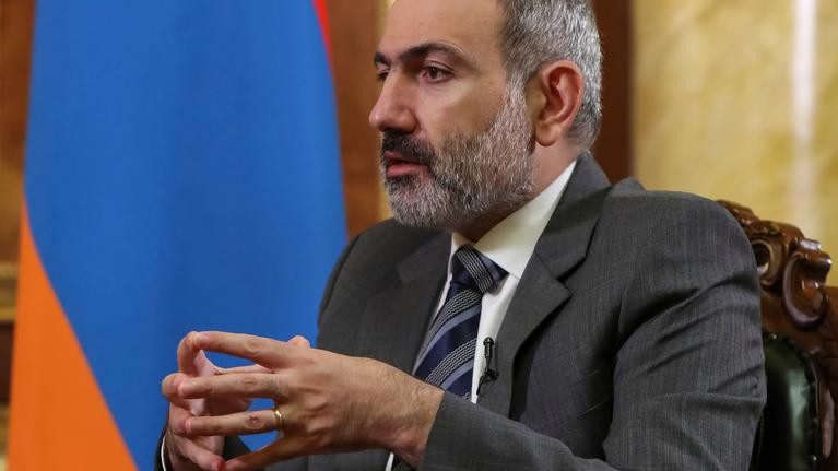 Le premier ministre arménien vient d'annoncer qu'il avait signé un accord pour mettre fin aux combats au Karabakh.