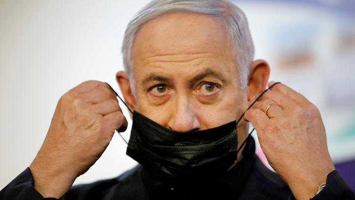 Pour mener à bien ce blitz sanitaire, l'État dépend du débit de livraison des 14 millions de doses commandées aux laboratoires Pfizer et Moderna.