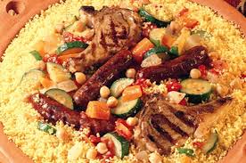 Les recettes du couscous sont innombrables, avec différents ajouts selon les familles, les époques et les régions, comme les boulettes des juifs de Tunisie.