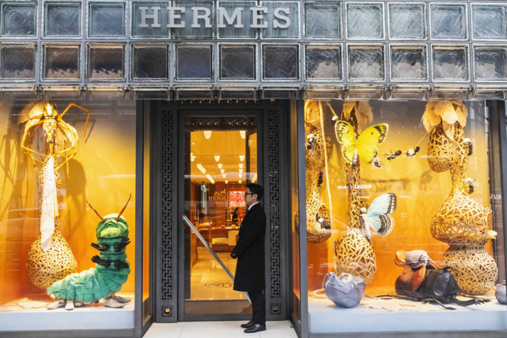 Le magasin Hermès de Tokyo, au Japon, dessiné par l’architecte Renzo Piano, en octobre 2019.