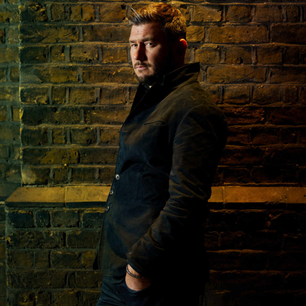 L’écrivain russe en exil Dmitry Glukhovsky, dans le quartier de Woolwich à Londres, le 27 septembre 2022.